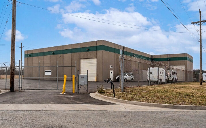 Pictures of Industrial property located at 300 NW Parkway Dr, Riverside, MO 64150 for lease - image #1