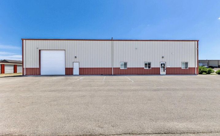 Pictures of Retail, Industrial, Office property located at 8301 Seippel Court, Dubuque, IA 52002 for lease - image #1