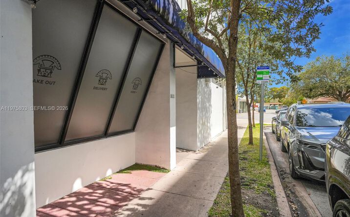 Pictures of Restaurant, Retail property located at 1930 Ponce De Leon Blvd # 1930, Coral Gables, FL 33134 for lease - image #1