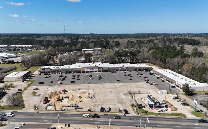 Pictures of Retail, Restaurant property located at 1710 S 5th St, Leesville, LA 71446 for lease - image #1