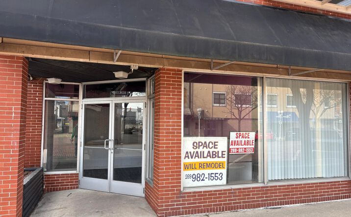 Pictures of Retail, Restaurant property located at 610 Broad St, St. Joseph, MI 49085 for lease - image #1