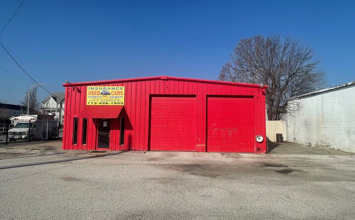 Pictures of Retail, Industrial, Restaurant property located at 1601 N Shepherd Dr, Houston, TX 77008 for lease - image #1