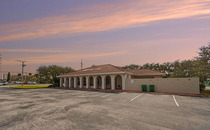 Pictures of Retail, Office property located at 1727 N Atlantic Ave, Cocoa Beach, FL 32931 for lease - image #1