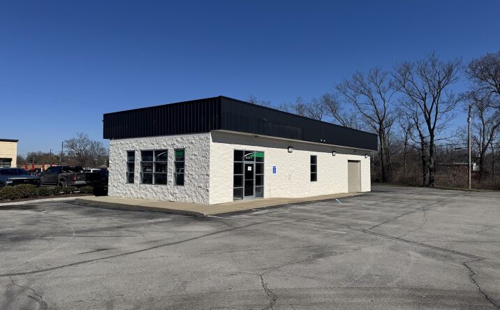 Pictures of Retail property located at 281 W New Cir Rd, Lexington, KY 40505 for lease - image #1