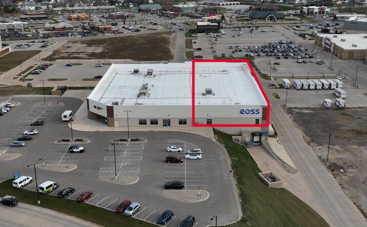 Pictures of Retail property located at 3500 Dalton Wy, Cedar Rapids, IA 52404 for lease - image #1