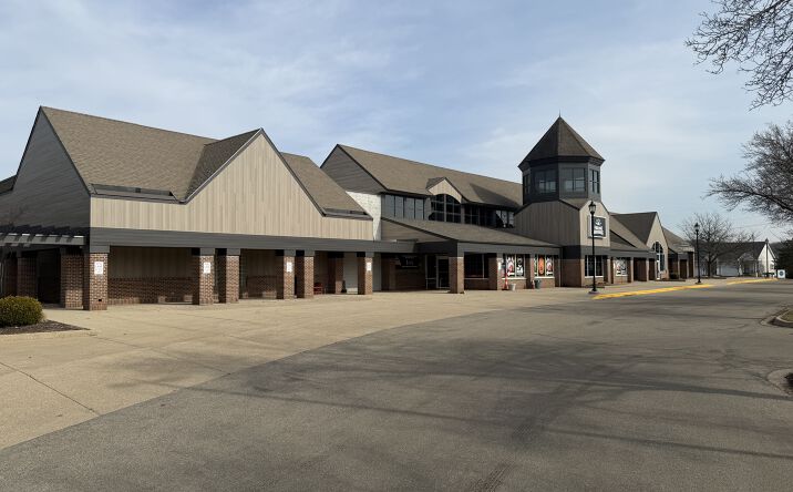 Pictures of Retail property located at 6767 Cascade Rd SE, Grand Rapids, MI 49546 for lease - image #1