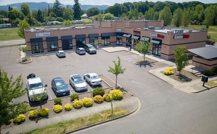 Pictures of Retail, Restaurant property located at 445-495 Weldwood Dr, Lebanon, OR 97355 for lease - image #1