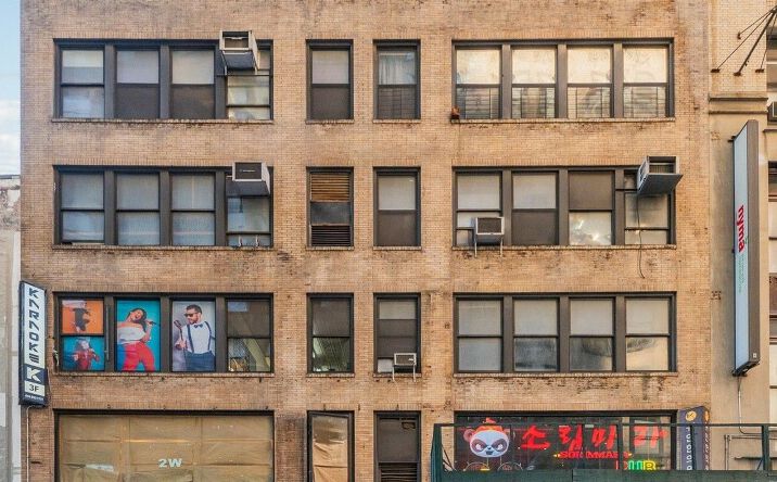 Pictures of Office property located at 2 W 32nd St, New York, NY 10001 for lease - image #1