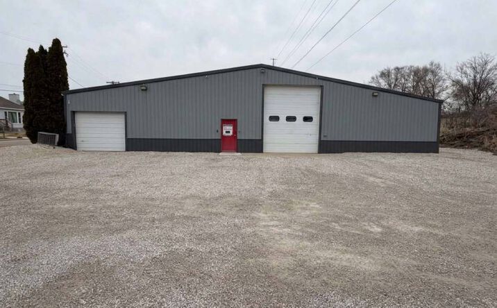 Pictures of Industrial property located at 300 W Joliet St, Ottawa, IL 61350 for lease - image #1