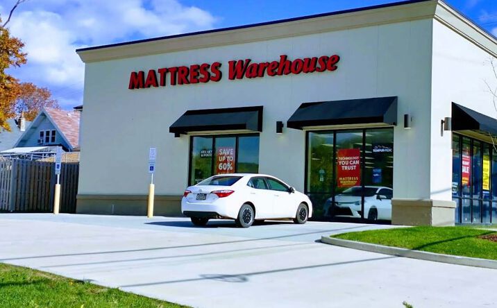 Pictures of Retail property located at 325 Hulton Rd, Oakmont, PA 15139 for lease - image #1