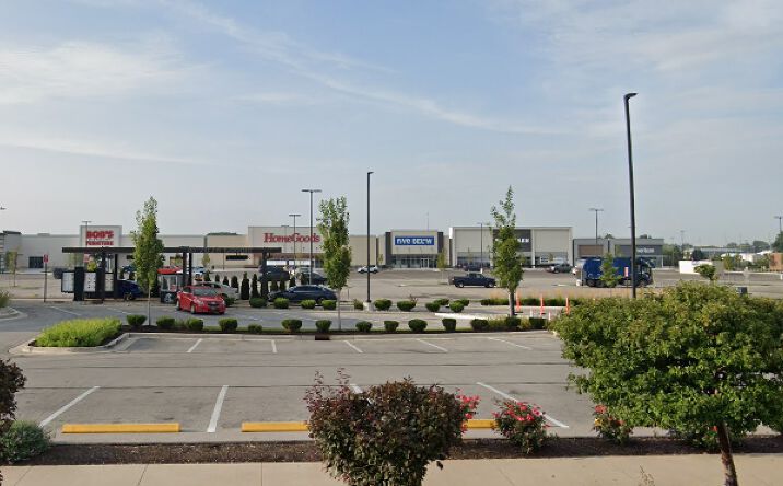 Pictures of Retail, Restaurant property located at 4201 Coldwater Rd, Fort Wayne, IN 46805 for lease - image #1