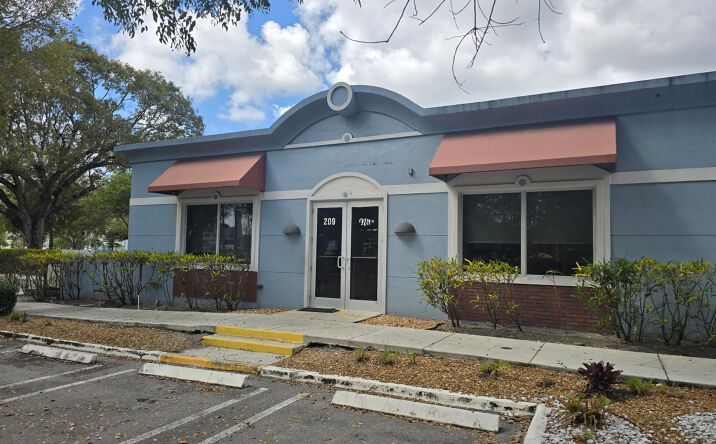 Pictures of Office property located at 209 SW 84th Ave, Plantation, FL 33324 for lease - image #1
