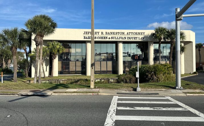 Pictures of Office property located at 2215 3rd St S, Jacksonville Beach, FL 32250 for lease - image #1