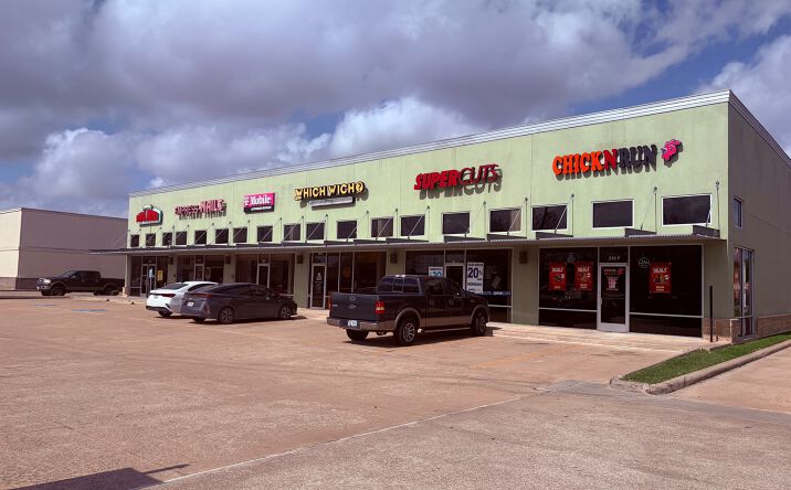 Pictures of Retail, Office property located at 210 E Parkwood Dr, Friendswood, TX 77546 for lease - image #1