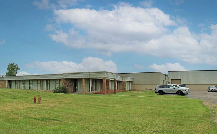 Pictures of Industrial property located at 33195 Harper Ave, St. Clair Shores, MI 48082 for lease - image #1