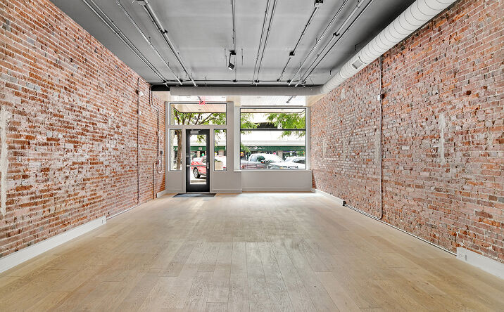 Pictures of Retail, Office, Restaurant property located at 144 N 14th St, Lincoln, NE 68508 for lease - image #1