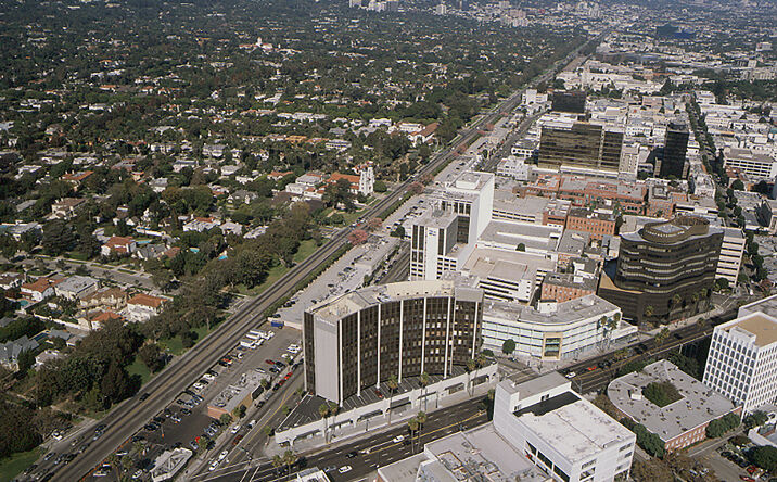 Pictures of Office property located at 9777 Wilshire Blvd, Beverly Hills, CA 90212 for lease - image #1