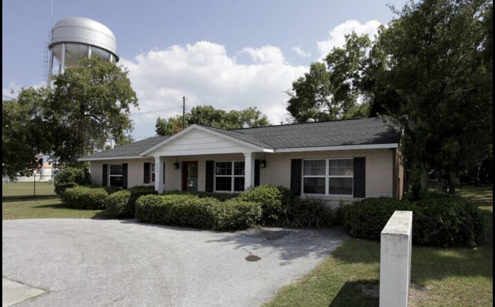 Pictures of Office property located at 500 W Ardice Ave, Eustis, FL 32726 for lease - image #1