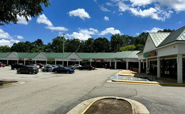 Pictures of Retail property located at 10401 Midlothian Tpke, Richmond, VA 23235 for lease - image #1