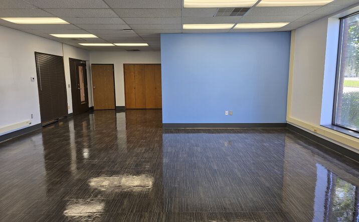 Pictures of Office property located at 4600 Fashion Square Blvd, Saginaw, MI 48604 for lease - image #1