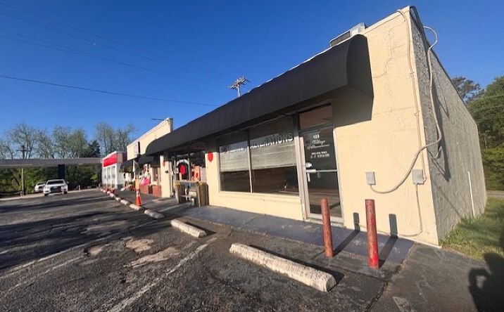 Pictures of Retail property located at 125 N Mechanic St, Pendleton, SC 29670 for lease - image #1