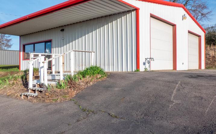 Pictures of Retail property located at 2612 W Center St, Greenwood, AR 72936 for lease - image #1