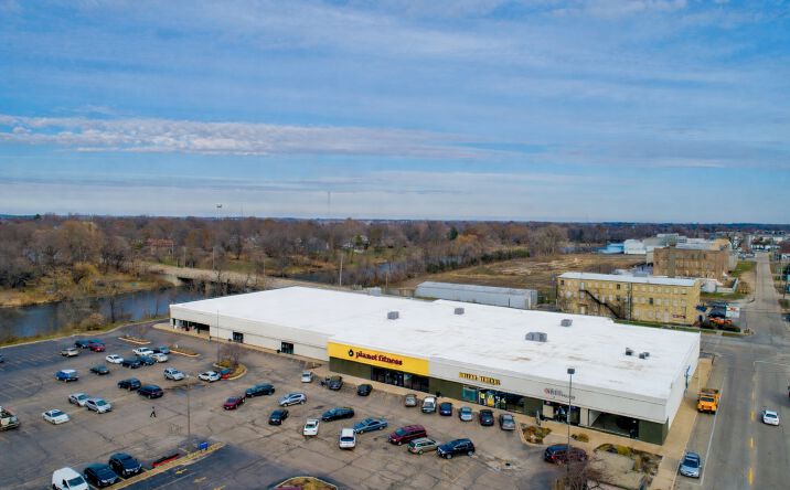 Pictures of Retail property located at 112 S State St, Belvidere, IL 61008 for lease - image #1