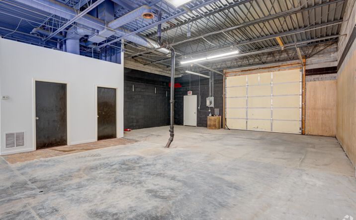 Pictures of Retail property located at 2133 W Division St, Chicago, IL 60622 for lease - image #1