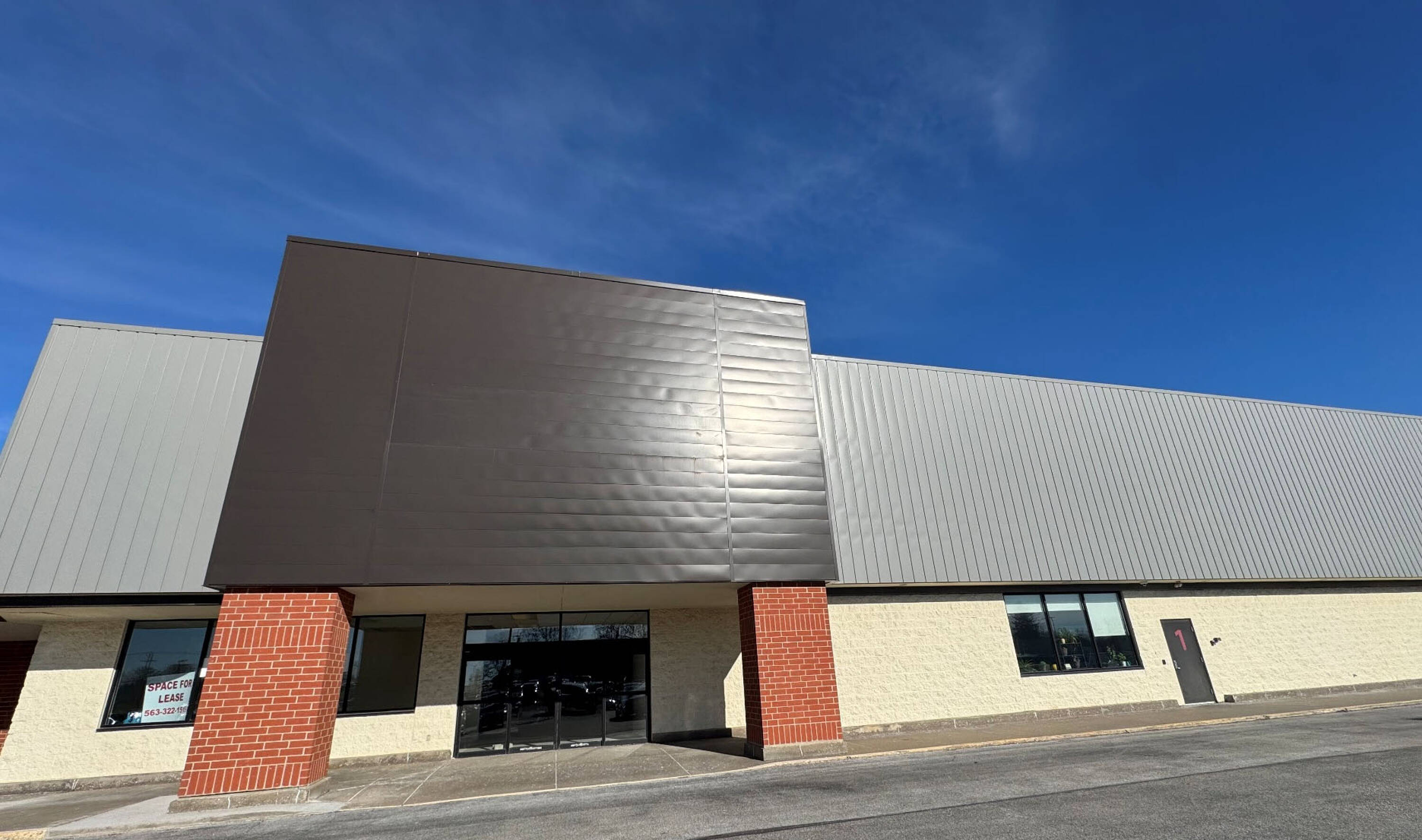 2826 W Locust St, Davenport, IA 52804
