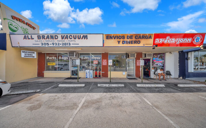 Pictures of Office property located at 18480 W Dixie Hwy, North Miami Beach, FL 33160 for lease - image #1