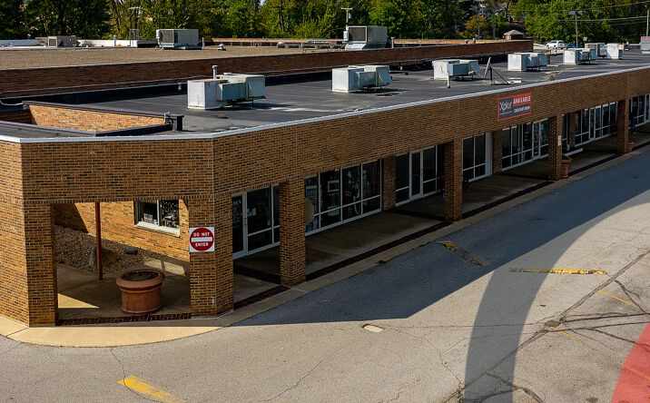 Pictures of Retail property located at 6234-6248 W Jefferson Blvd, Fort Wayne, IN 46804 for lease - image #1