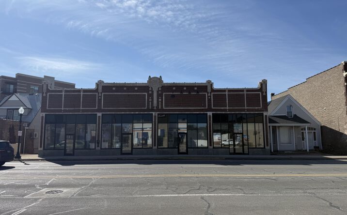 Pictures of Retail, Office, Restaurant property located at 1864 Indianapolis Boulevard, Whiting, IN 46394 for lease - image #1