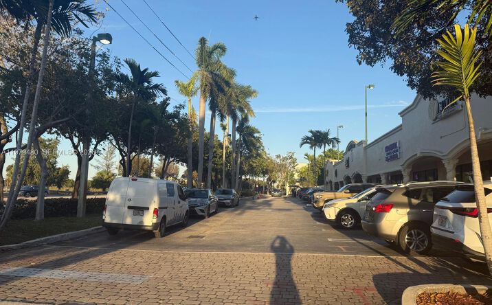 Pictures of Retail, Office property located at 2475 NW 95th Ave # 2 #1 and 2, Doral, FL 33172 for lease - image #1