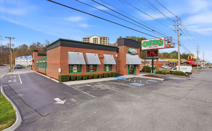 Pictures of Retail, Restaurant property located at 3584 Parkway, Pigeon Forge, TN 37863 for lease - image #1