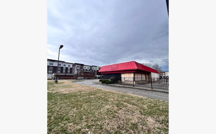 Pictures of Restaurant property located at 301 W Court Ave, Jeffersonville, IN 47130 for lease - image #1