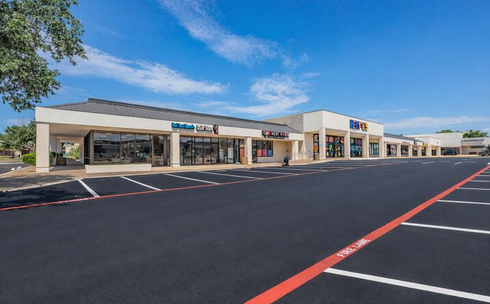 Pictures of Retail property located at 2903 - 3055 W 15th St, Plano, TX 75075 for lease - image #1