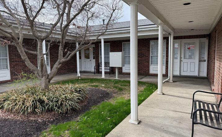 Pictures of Office property located at 1713 E 10th St, Jeffersonville, IN 47130 for lease - image #1