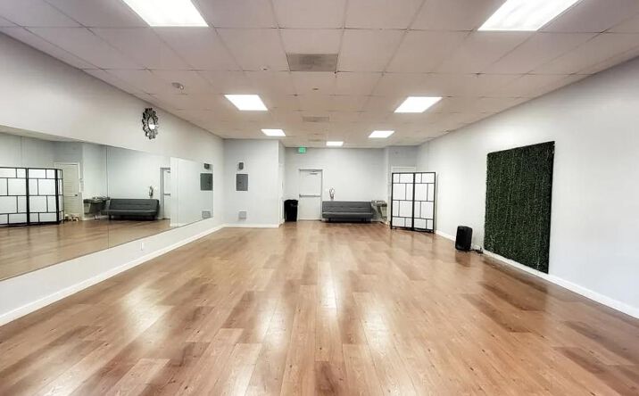 Pictures of Special Purpose, Office, Retail property located at 8471 W Oakland Park Blvd, Sunrise, FL 33351 for lease - image #1