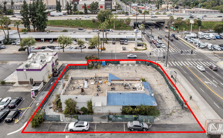 Pictures of Retail, Restaurant property located at 15554 Roscoe Blvd, Los Angeles, CA 91406 for lease - image #1