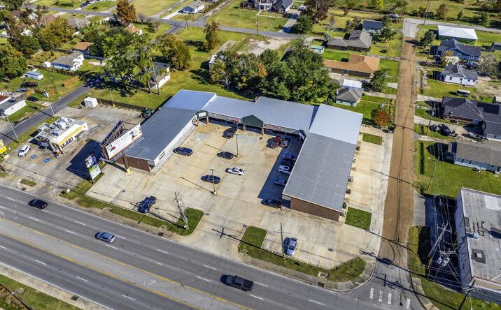 Pictures of Retail property located at 1200 N Martin Luther King Hwy 350 #350,400,450, Lake Charles, LA 70615 for lease - image #1