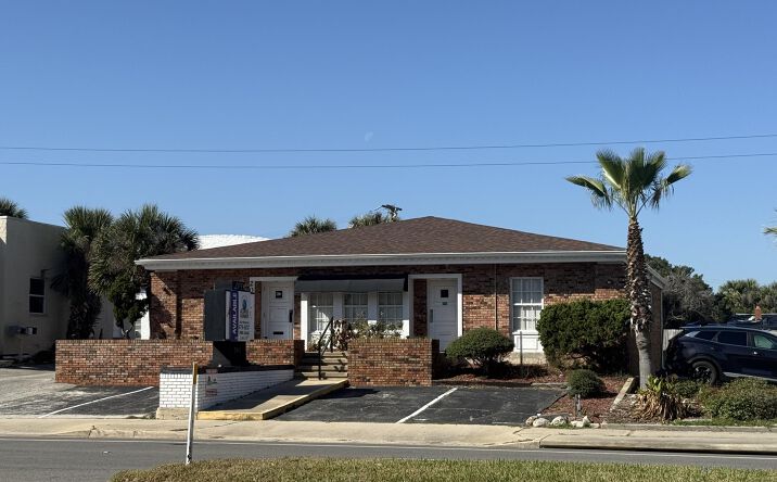 Pictures of Office property located at 202 S Atlantic Avenue, Ormond Beach, FL 32176 for lease - image #1