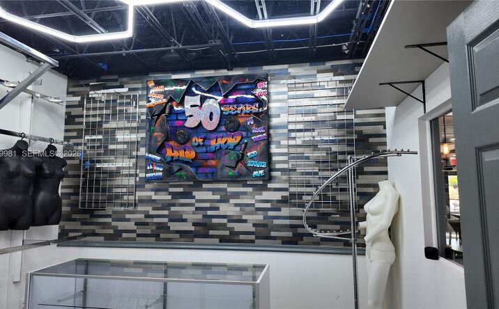 Pictures of Office property located at 900 NW 6th St # B, Fort Lauderdale, FL 33311 for lease - image #1