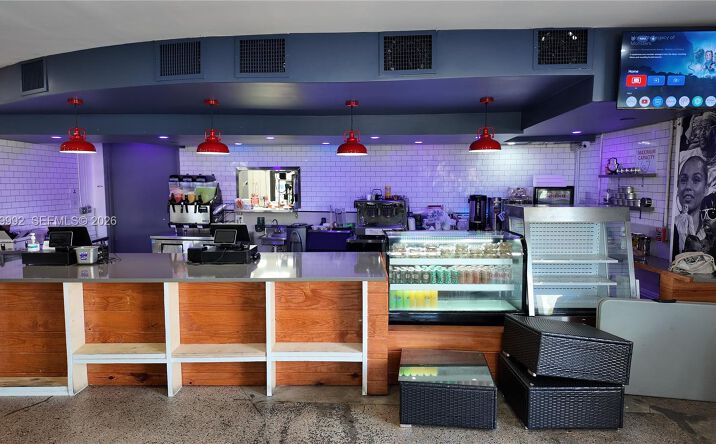 Pictures of Restaurant property located at 900 NW 6th St, Fort Lauderdale, FL 33311 for lease - image #1