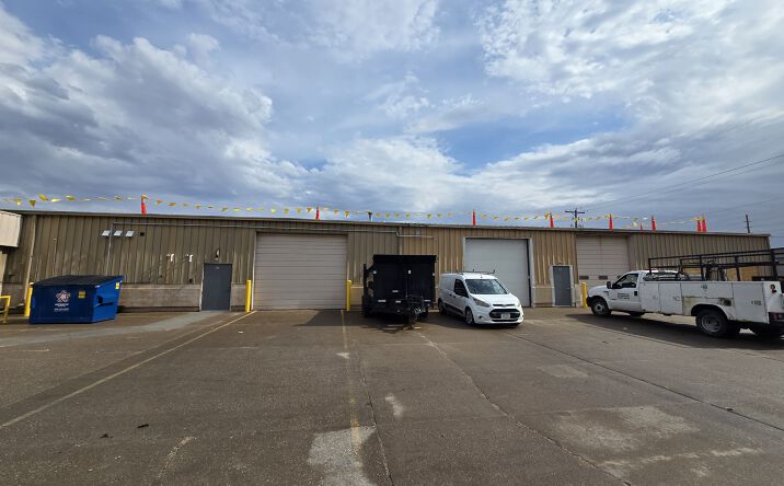 Pictures of Office, Industrial property located at 437 Devils Glen Rd, Bettendorf, IA 52722 for lease - image #1