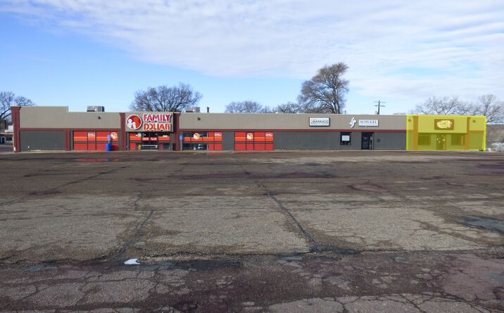 Pictures of Retail property located at 810 S Front St, Mankato, MN 56001 for lease - image #1
