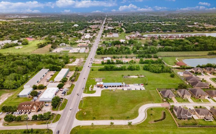 Pictures of Land property located at 6731 W Broadway St, Pearland, TX 77581 for lease - image #1