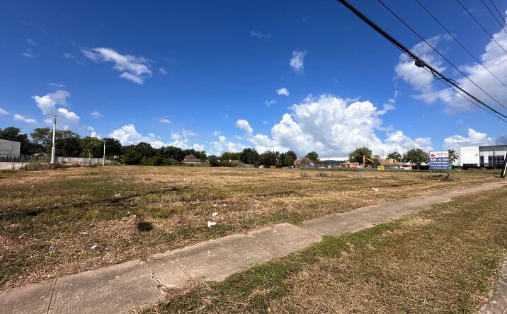 Pictures of Land property located at 15150 S Post Oak Rd, Houston, TX 77053 for lease - image #1