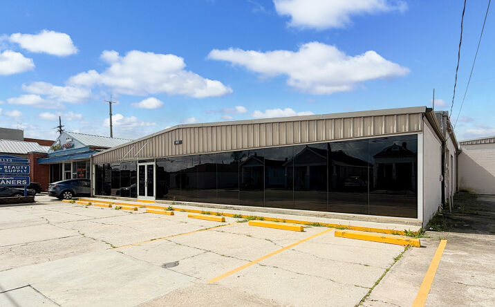Pictures of Retail, Industrial property located at 1120 Lafayette St, Gretna, LA 70053 for lease - image #1