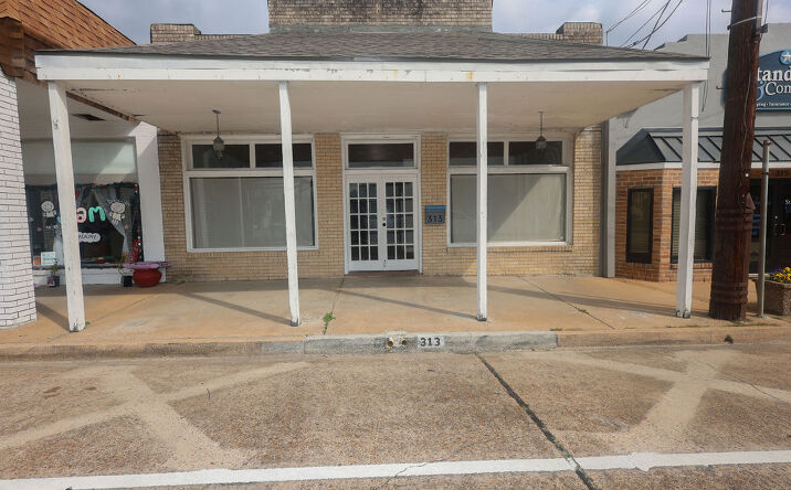 Pictures of Retail, Restaurant property located at 313 E Main St, Humble, TX 77338 for lease - image #1