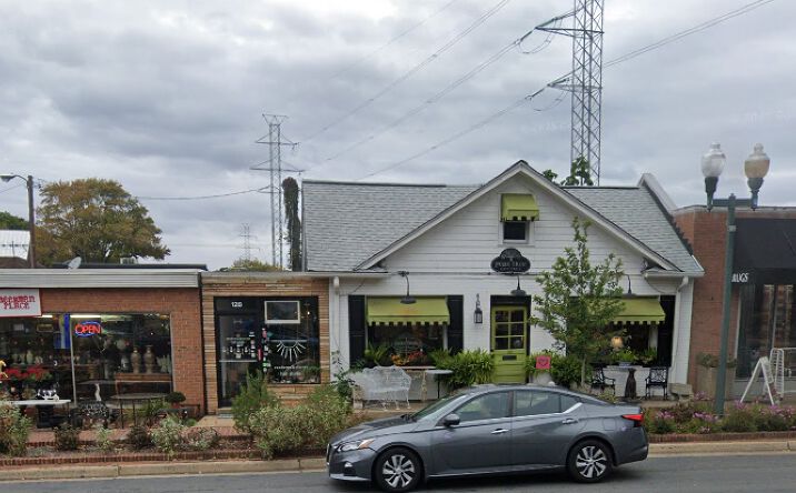 Pictures of Retail property located at 126 Maple Ave E, Vienna, VA 22180 for lease - image #1